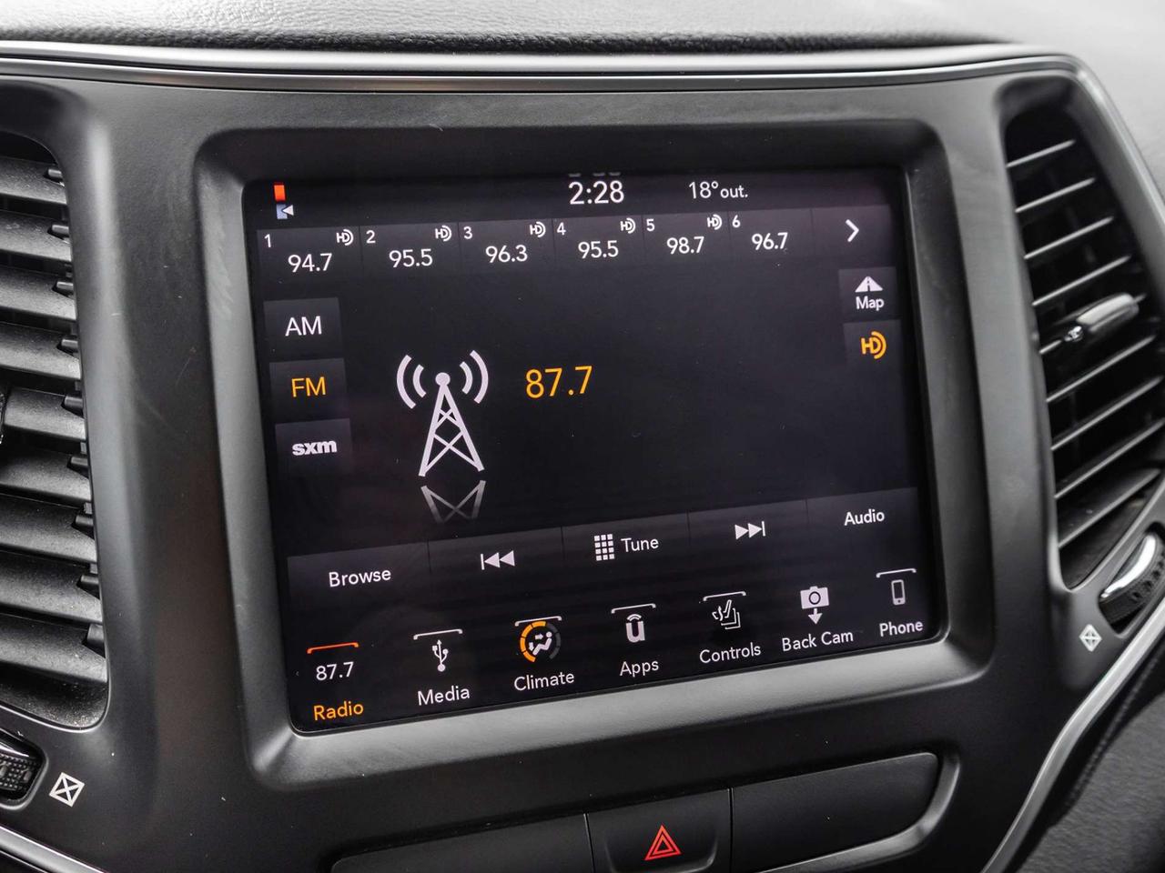 2019 Jeep Cherokee Altitude 4x4   Backup Camera   Bluetooth   Uconnect   Clean Carfax Photo
