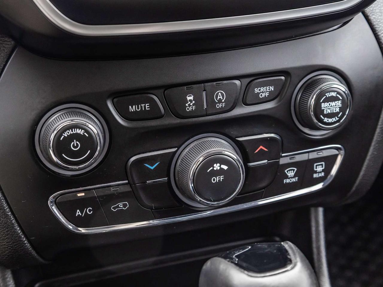 2019 Jeep Cherokee Altitude 4x4   Backup Camera   Bluetooth   Uconnect   Clean Carfax Photo