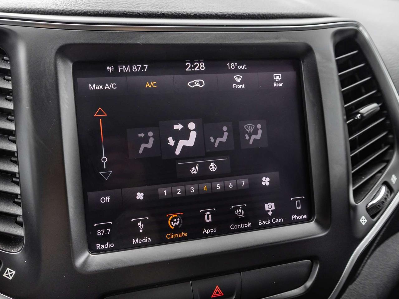 2019 Jeep Cherokee Altitude 4x4   Backup Camera   Bluetooth   Uconnect   Clean Carfax Photo