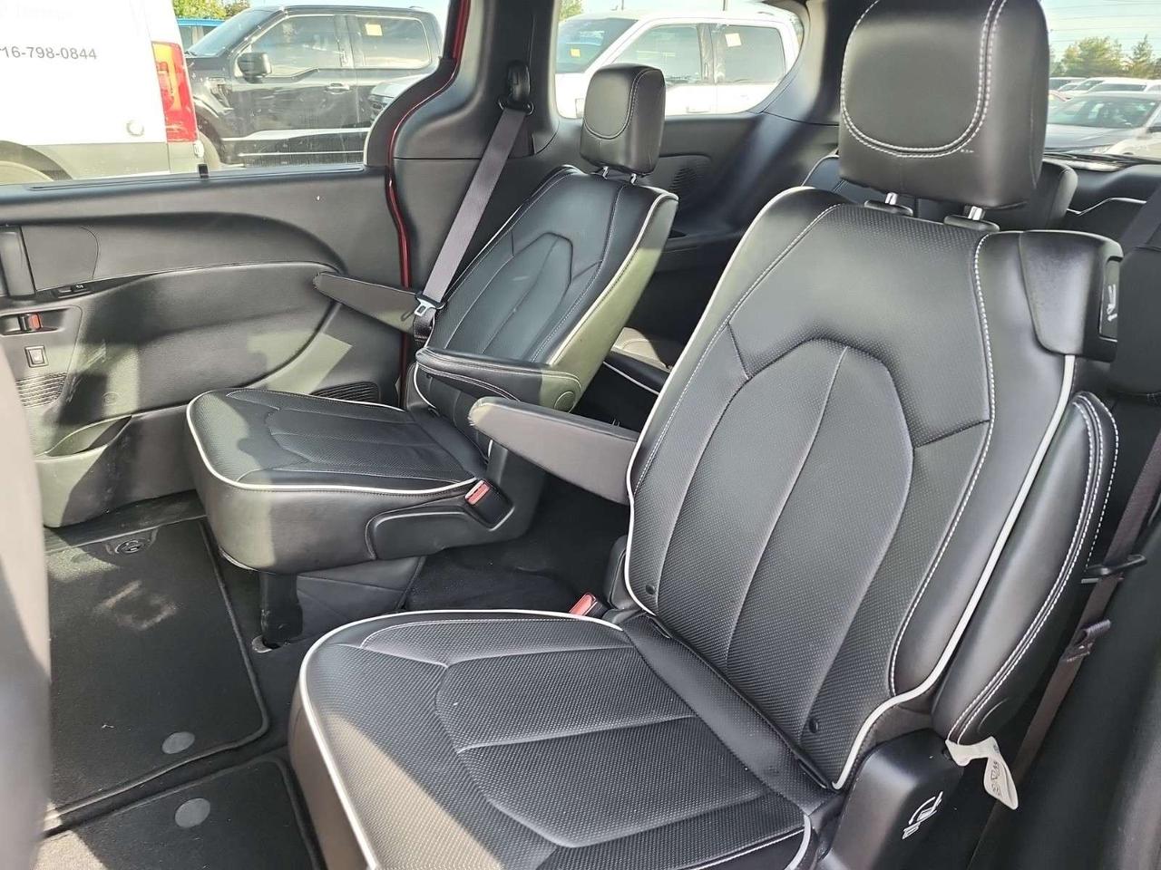 2026 Chrysler Pacifica Limited   S APPEARANCE   SUNROOF   HEATED/VENTILATED LEATHER   NAVIGATION   ADAPTIVE CRUISE Photo