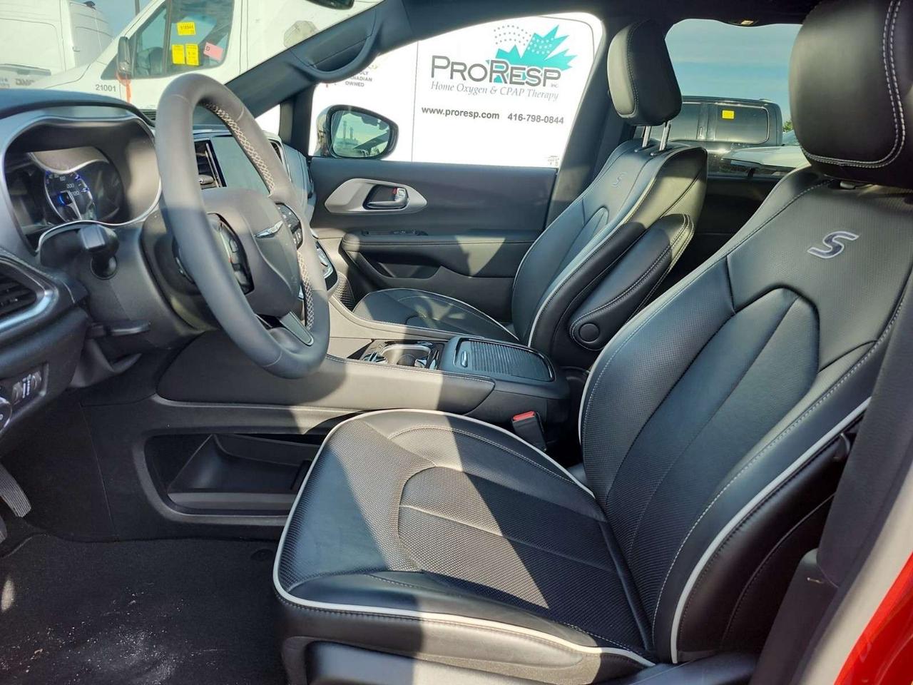 2026 Chrysler Pacifica Limited   S APPEARANCE   SUNROOF   HEATED/VENTILATED LEATHER   NAVIGATION   ADAPTIVE CRUISE Photo