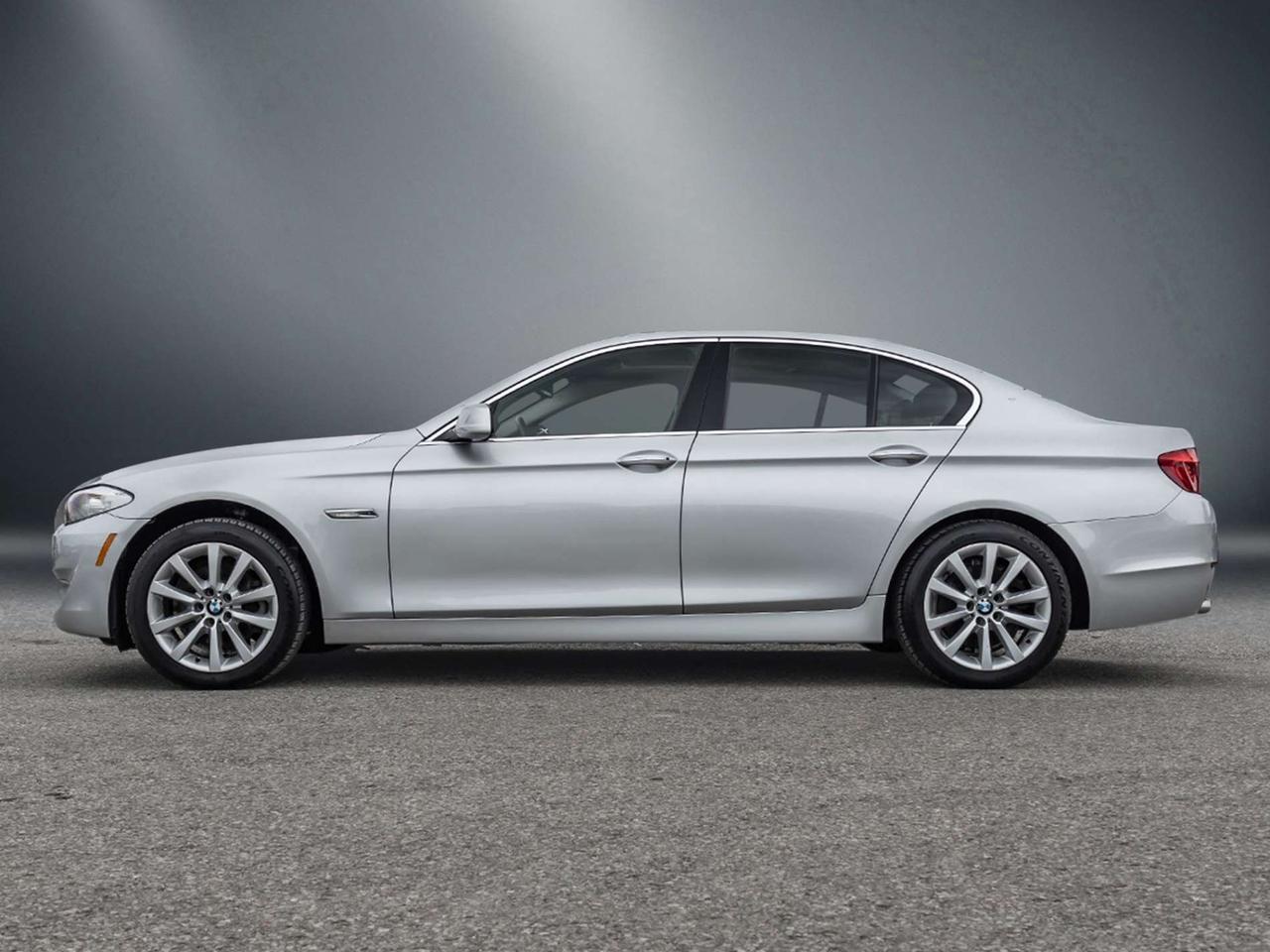 2013 BMW 5 Series 528i xDrive Photo