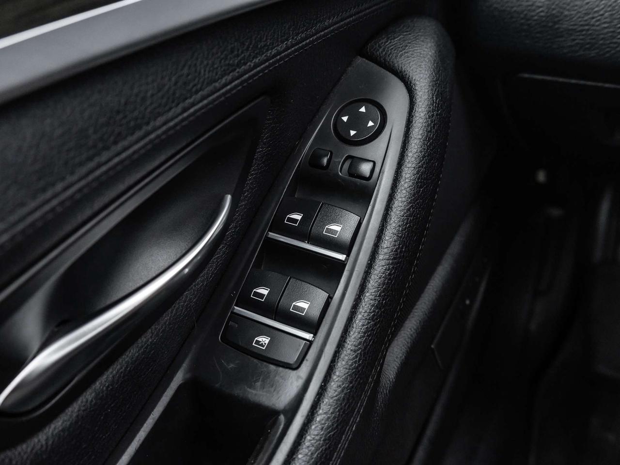 2013 BMW 5 Series 528i xDrive Photo