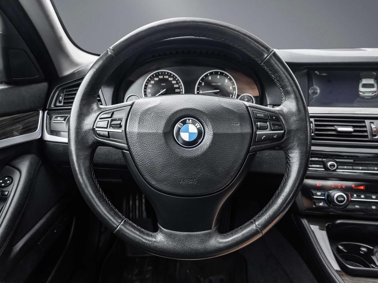 2013 BMW 5 Series 528i xDrive Photo