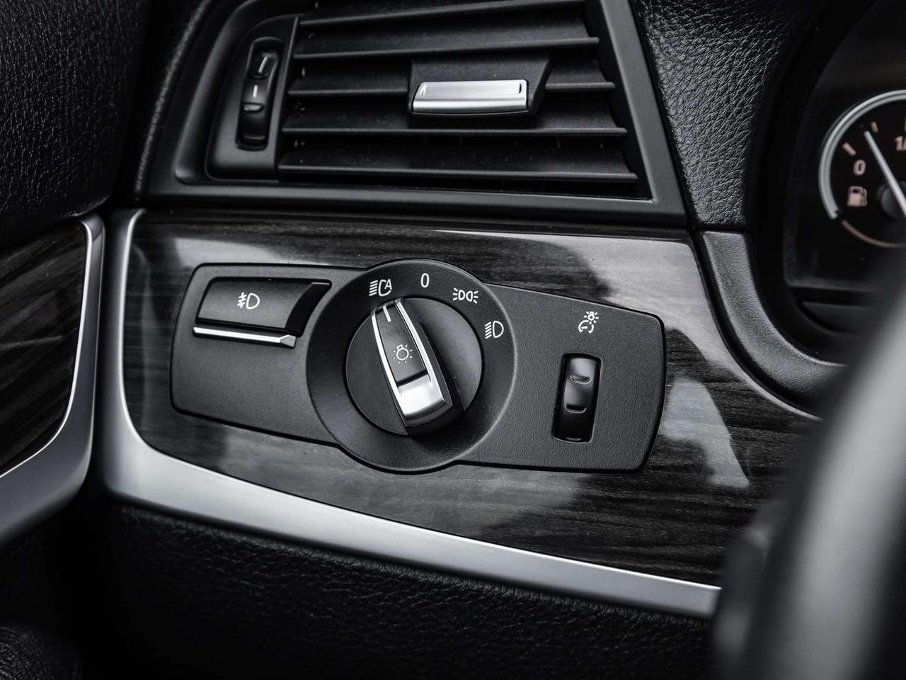 2013 BMW 5 Series 528i xDrive Photo