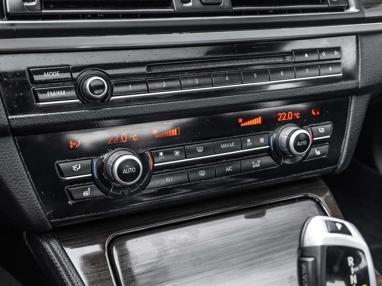 2013 BMW 5 Series 528i xDrive Photo