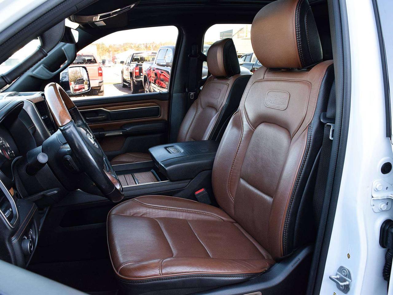 2020 RAM 1500 Longhorn Crew Cab 4x4 ~Nav ~Leather ~Pano Roof Photo