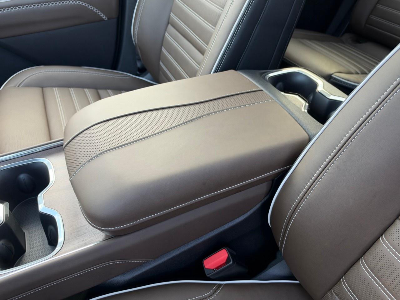 2027 GMC Acadia AWD Denali Ultimate Photo