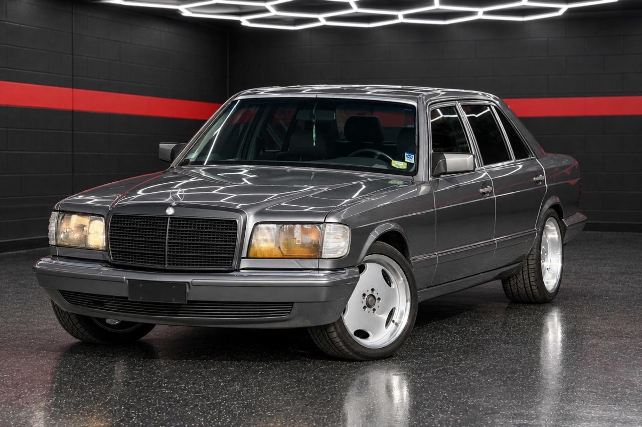 1990 Mercedes-Benz 560 Series 560SEL Photo