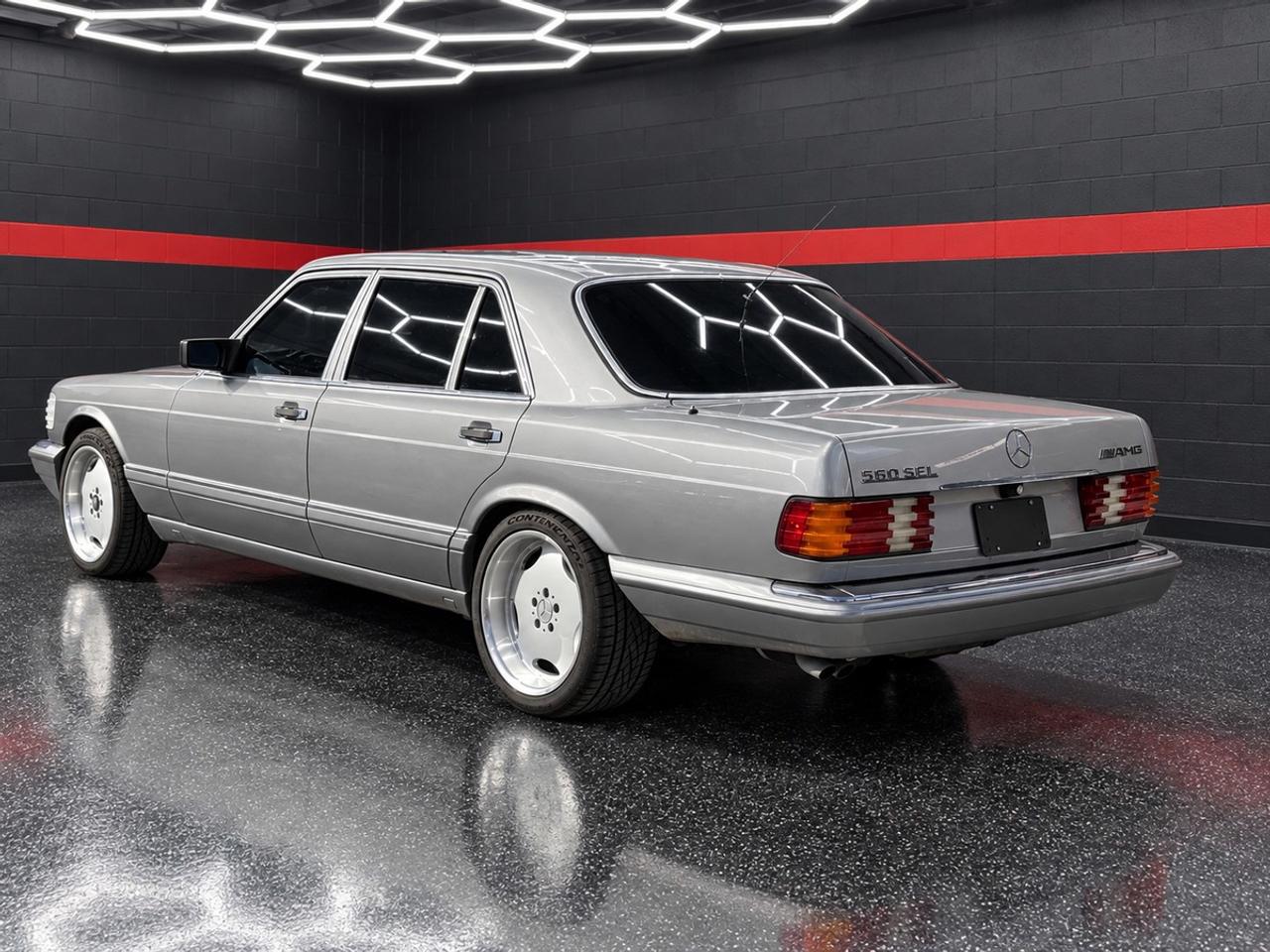1990 Mercedes-Benz 560 Series 560SEL Photo