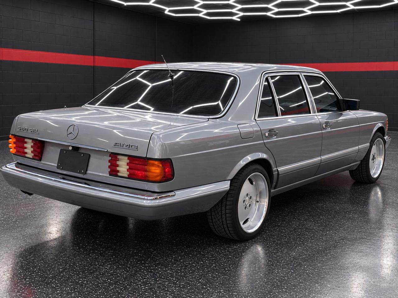 1990 Mercedes-Benz 560 Series 560SEL Photo