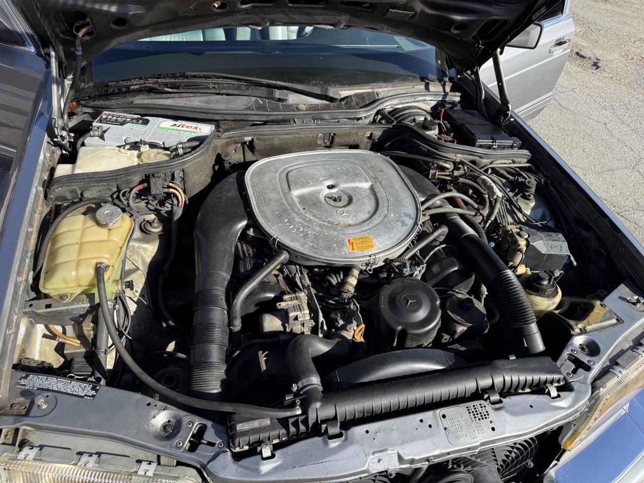 1990 Mercedes-Benz 560 Series 560SEL Photo