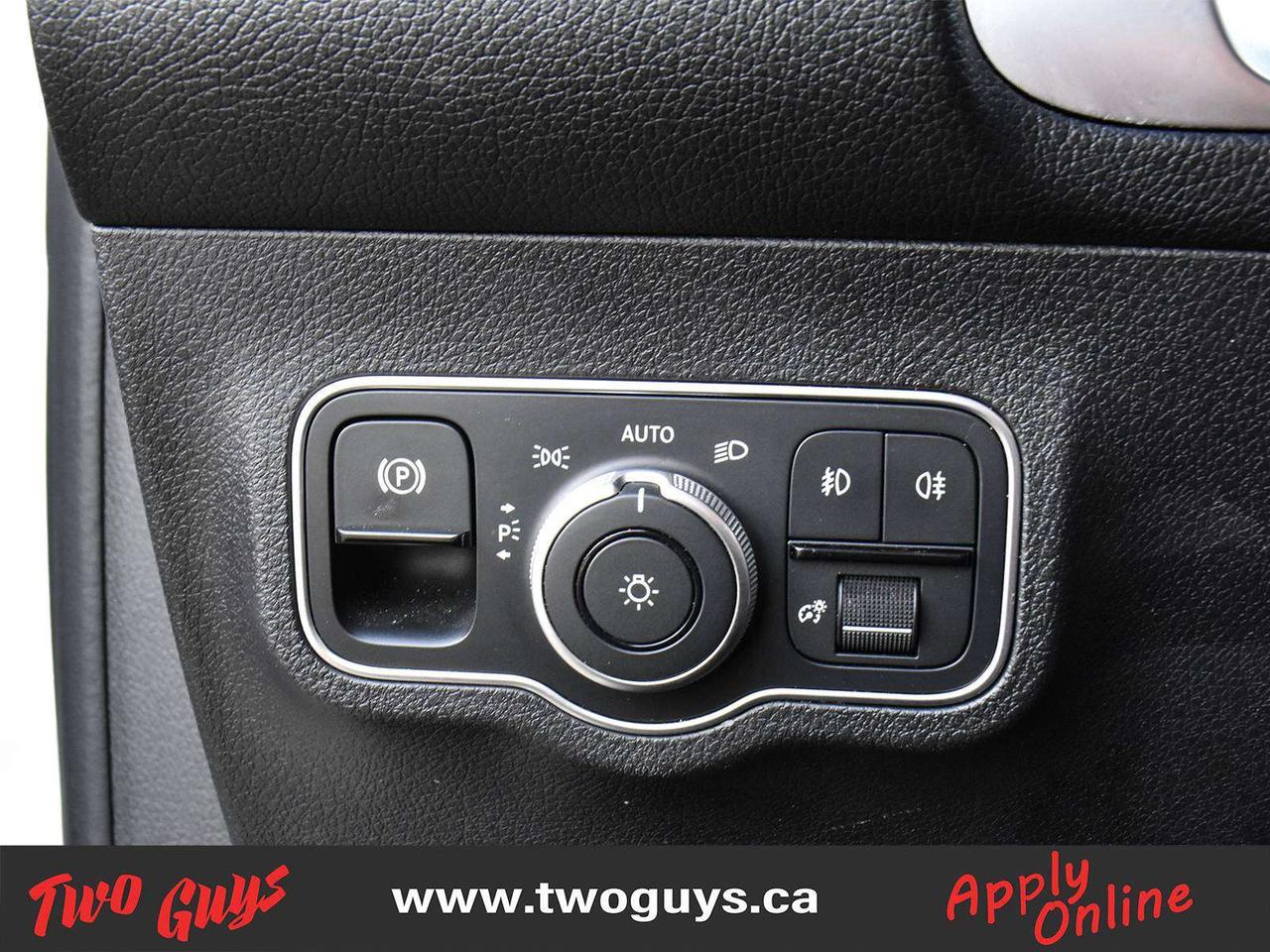 2025 Mercedes-Benz GLB 4Matic AWD Panoroof Leather Nav Back Up Cam Photo