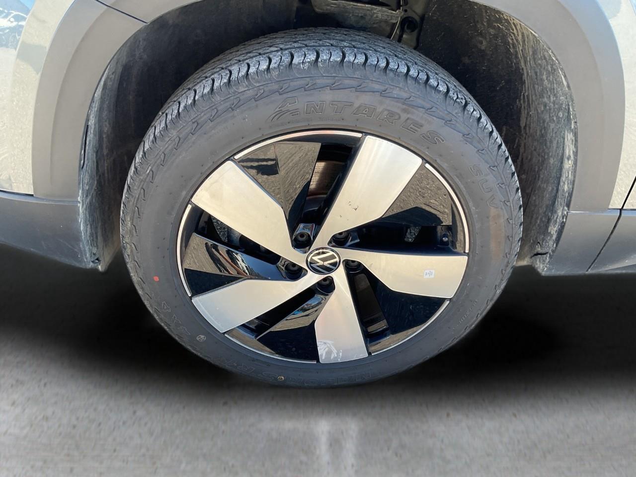 2025 Volkswagen Taos Trendline 4dr All-Wheel Drive 4MOTION Photo