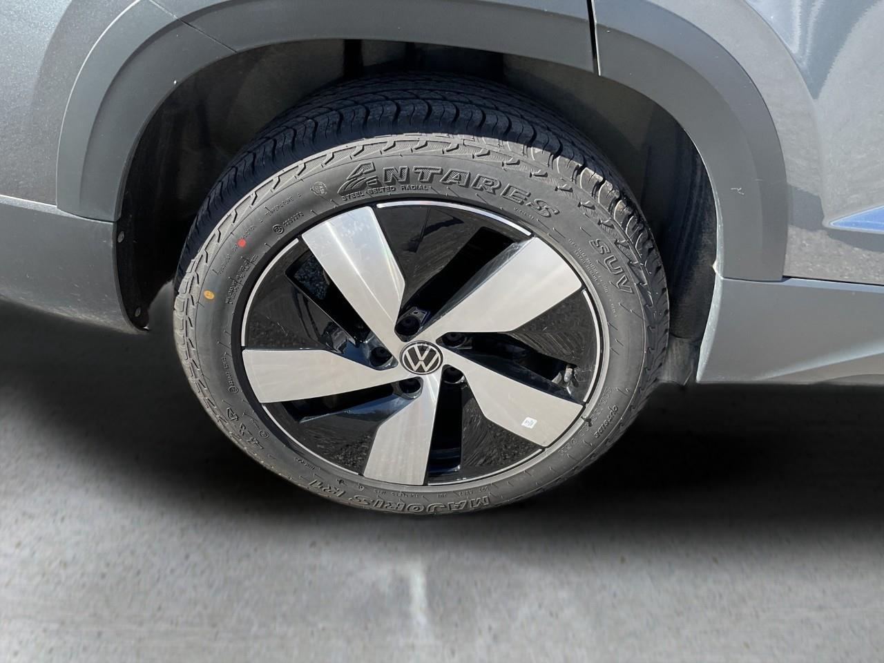 2025 Volkswagen Taos Trendline 4dr All-Wheel Drive 4MOTION Photo