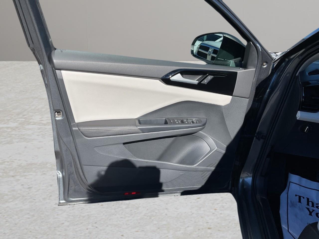 2025 Volkswagen Taos Trendline 4dr All-Wheel Drive 4MOTION Photo