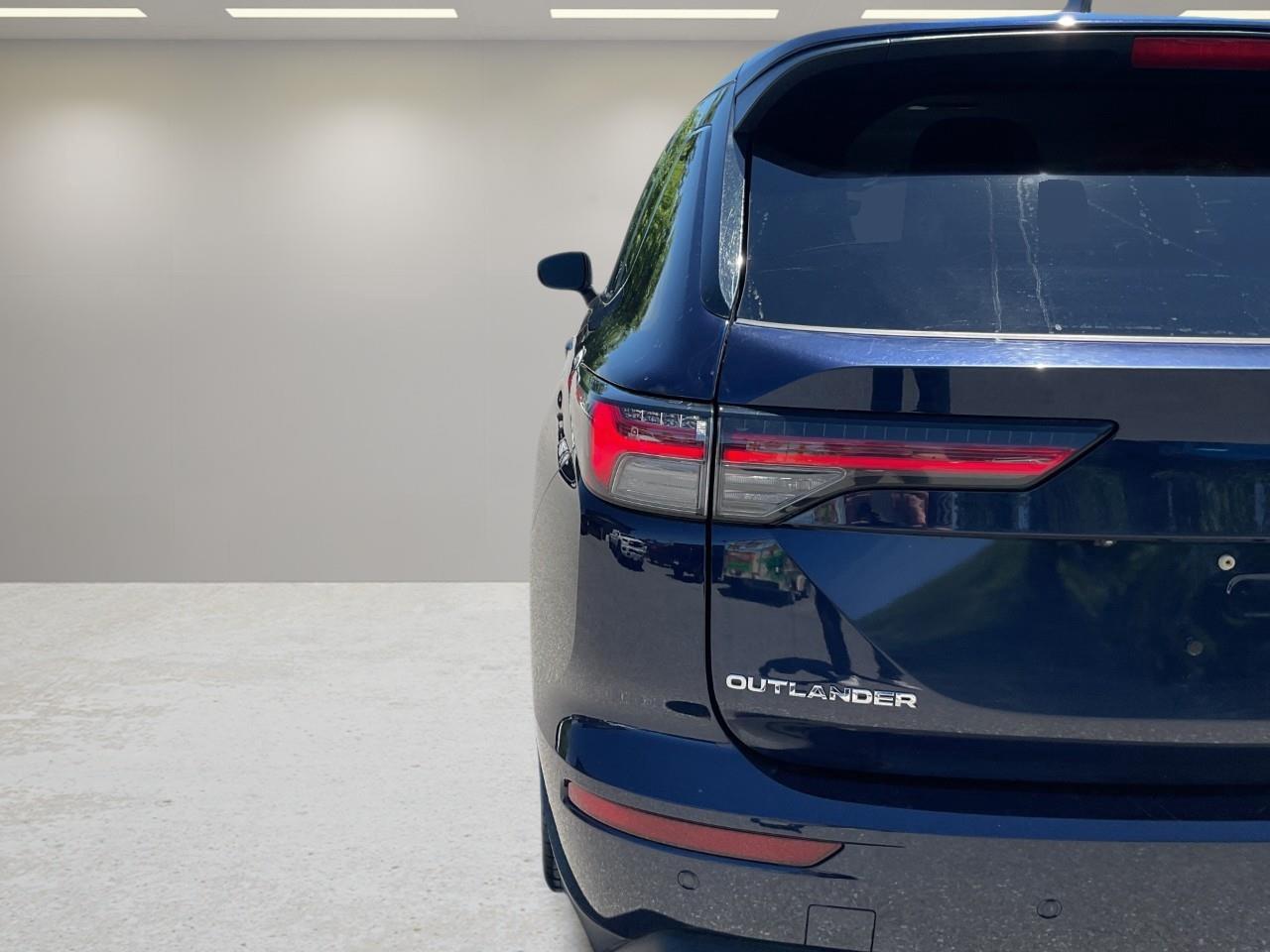 2025 Mitsubishi Outlander ES 4dr S-AWC Photo