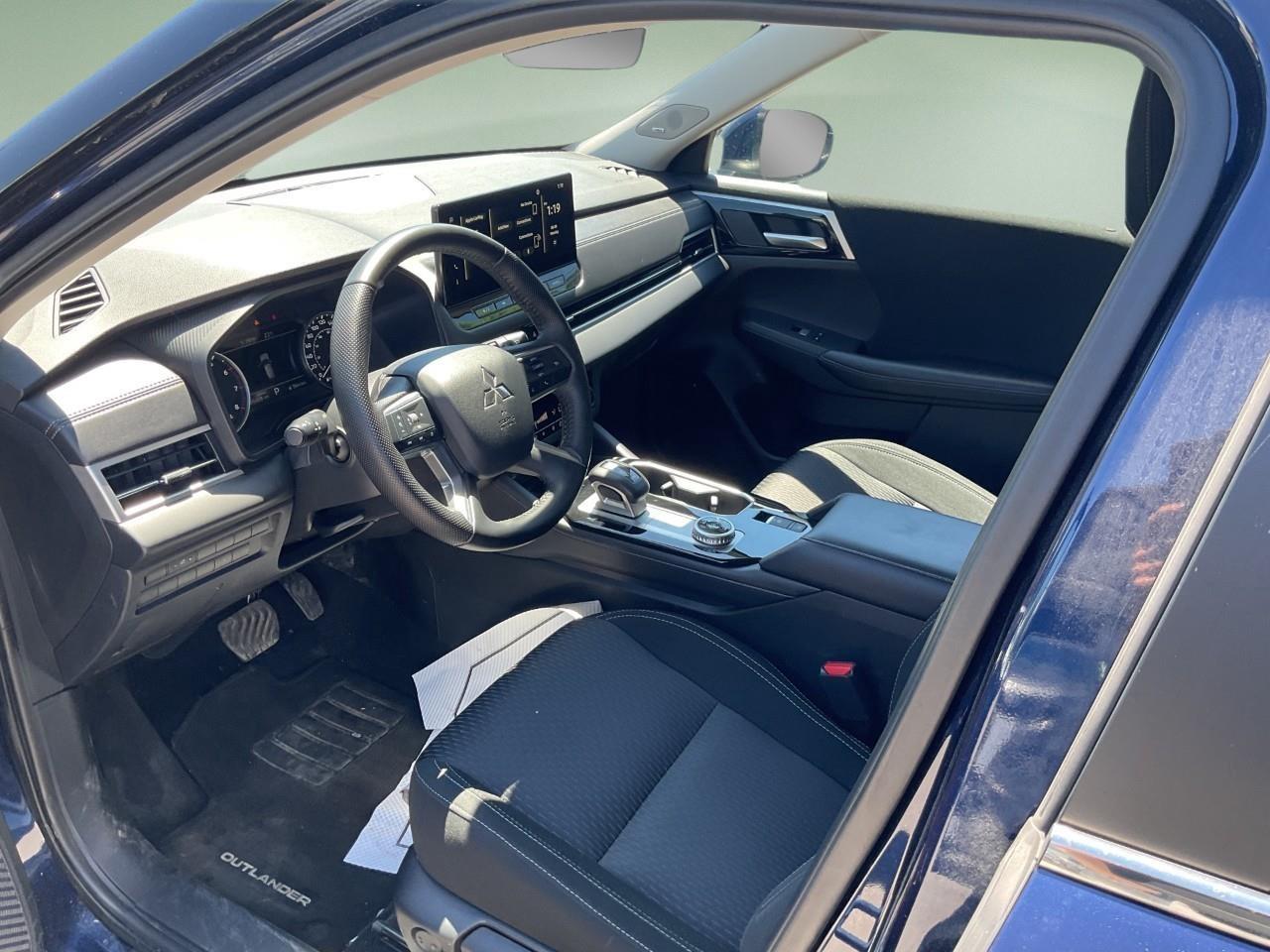 2025 Mitsubishi Outlander ES 4dr S-AWC Photo