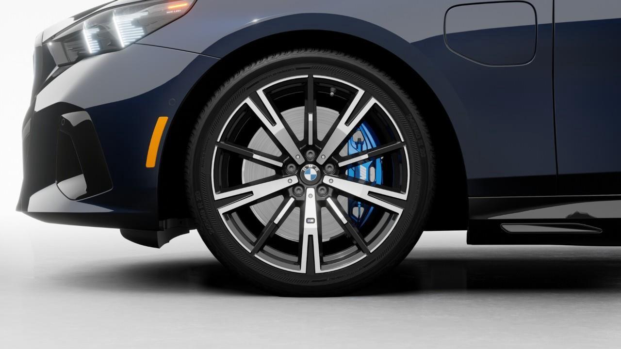 2027 BMW 550e xDrive 4dr All-Wheel Drive Sedan Photo