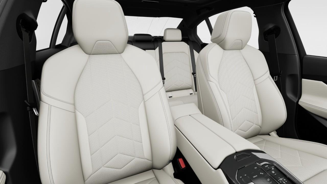 2027 BMW 550e xDrive 4dr All-Wheel Drive Sedan Photo