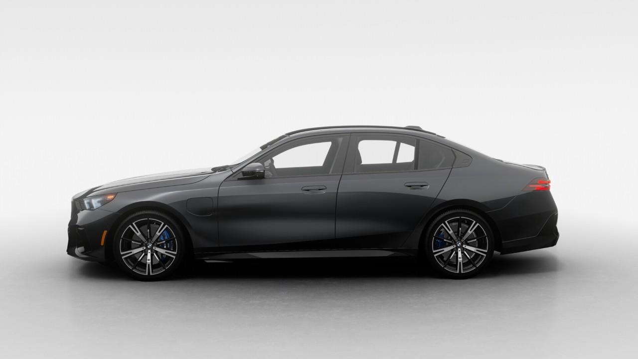 2027 BMW 550e xDrive 4dr All-Wheel Drive Sedan Photo3