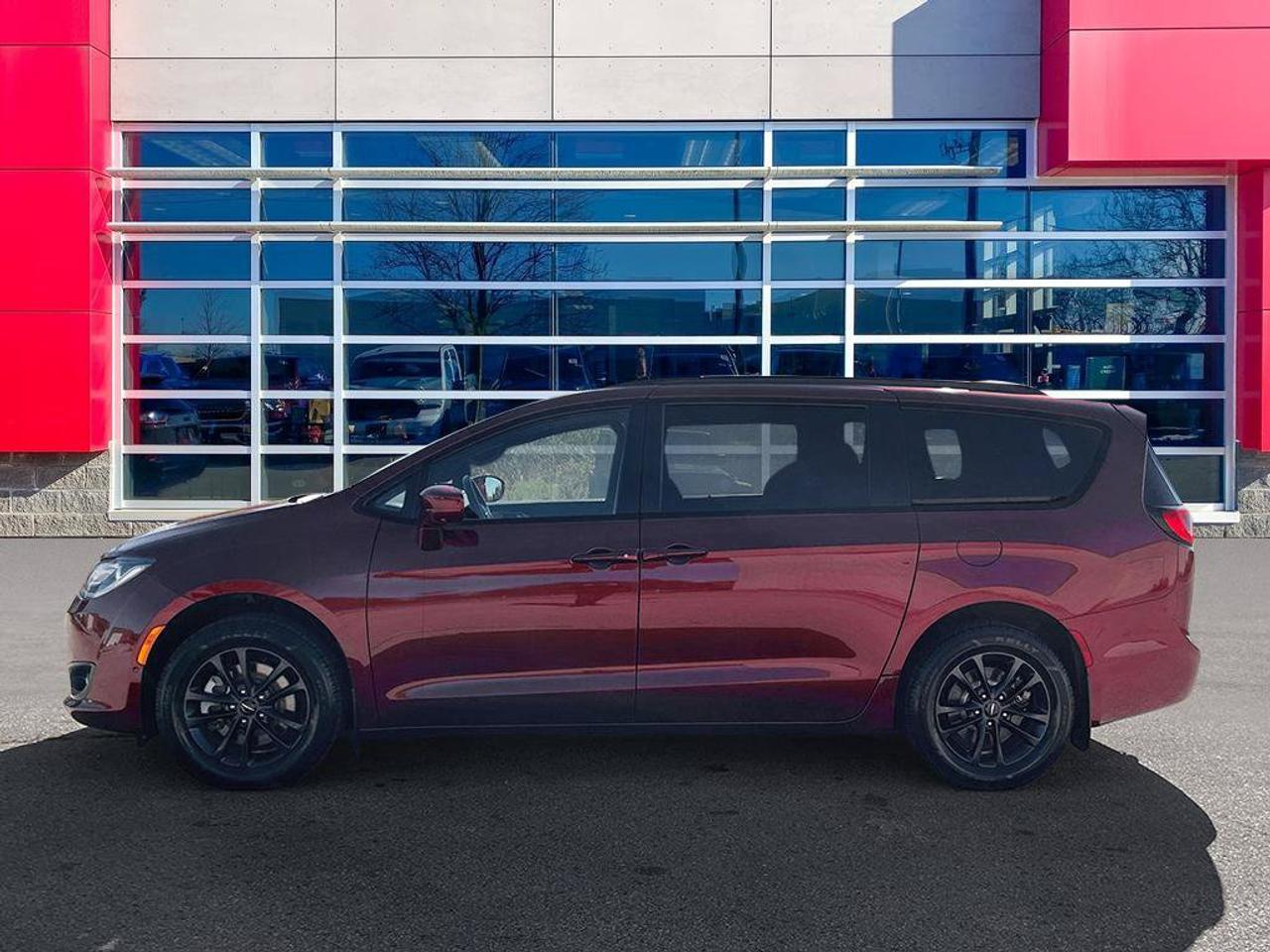 2020 Chrysler Pacifica Launch Edition | Clean Carfax | New Tires | New Brakes | Fully Certified | Great Service History | Photo5