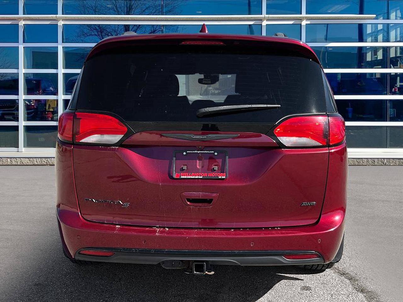 2020 Chrysler Pacifica Launch Edition | Clean Carfax | New Tires | New Brakes | Fully Certified | Great Service History | Photo