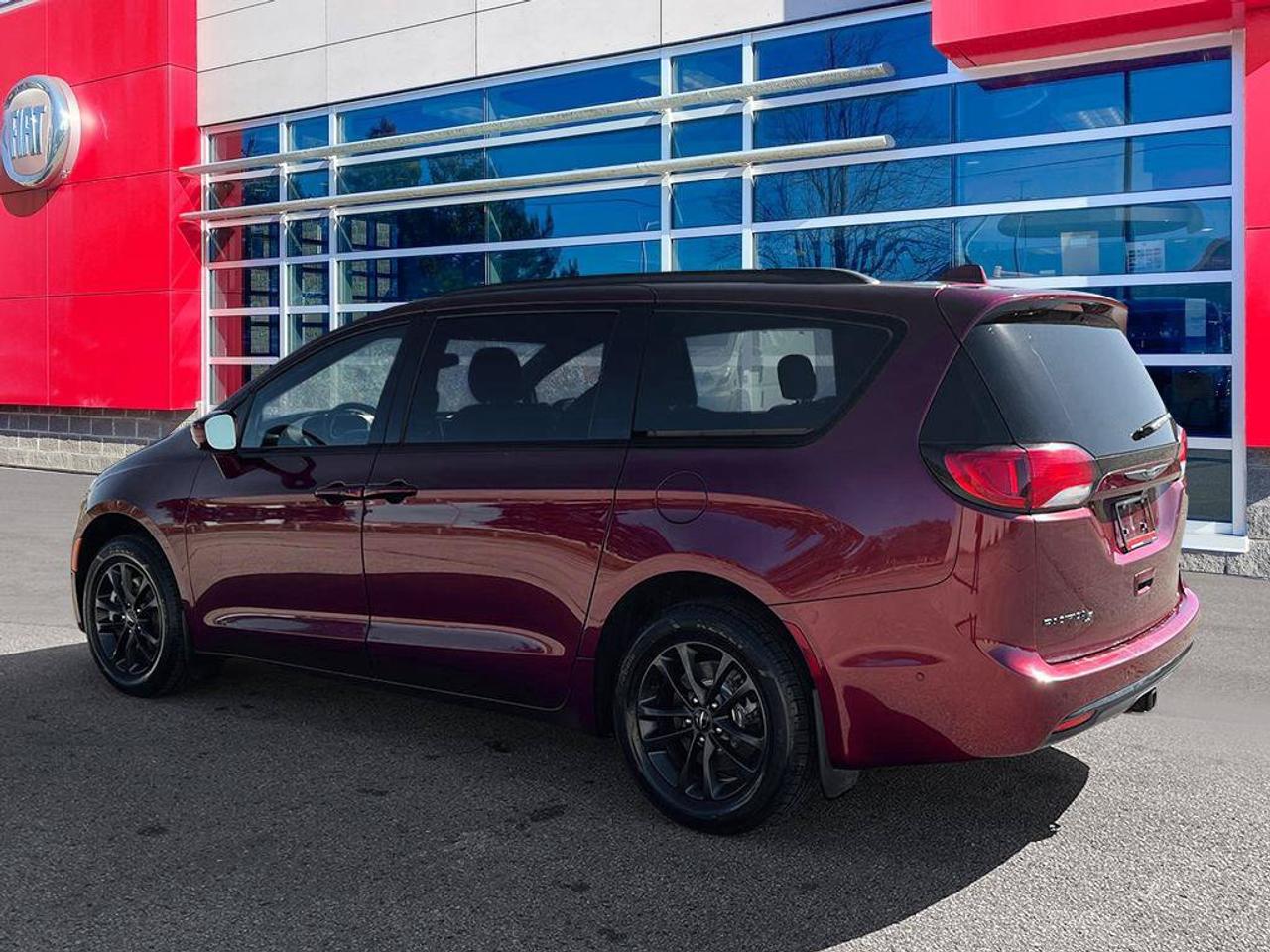 2020 Chrysler Pacifica Launch Edition | Clean Carfax | New Tires | New Brakes | Fully Certified | Great Service History | Photo