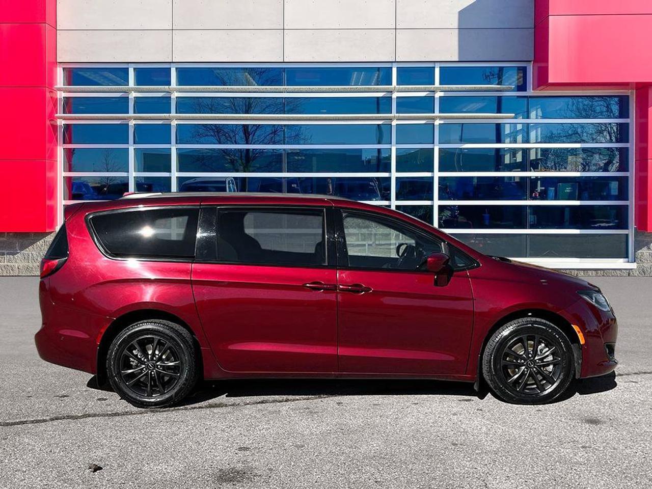 2020 Chrysler Pacifica Launch Edition | Clean Carfax | New Tires | New Brakes | Fully Certified | Great Service History | Photo