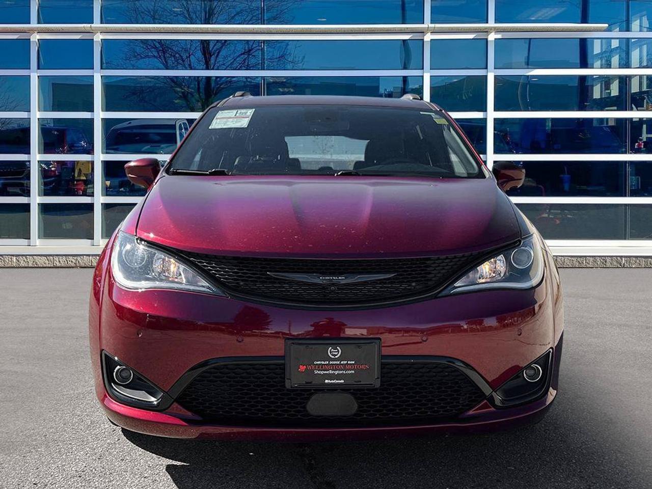2020 Chrysler Pacifica Launch Edition | Clean Carfax | New Tires | New Brakes | Fully Certified | Great Service History | Photo