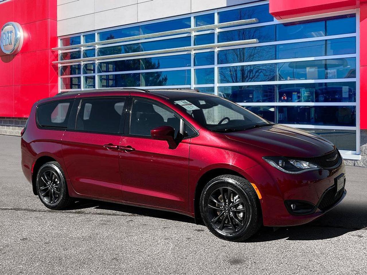 2020 Chrysler Pacifica Launch Edition | Clean Carfax | New Tires | New Brakes | Fully Certified | Great Service History | Photo