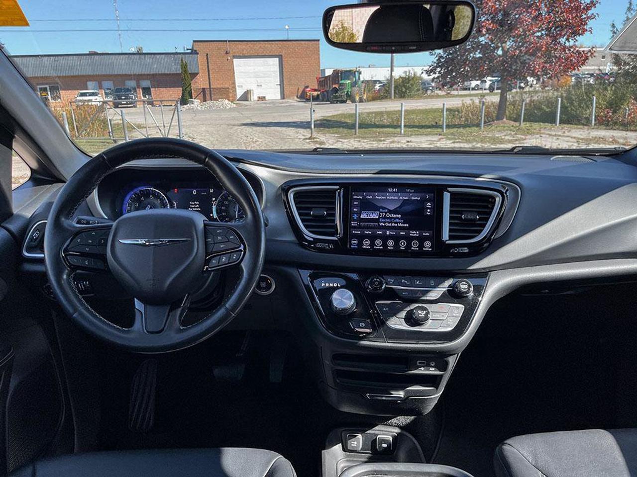 2020 Chrysler Pacifica Launch Edition | Clean Carfax | New Tires | New Brakes | Fully Certified | Great Service History | Photo
