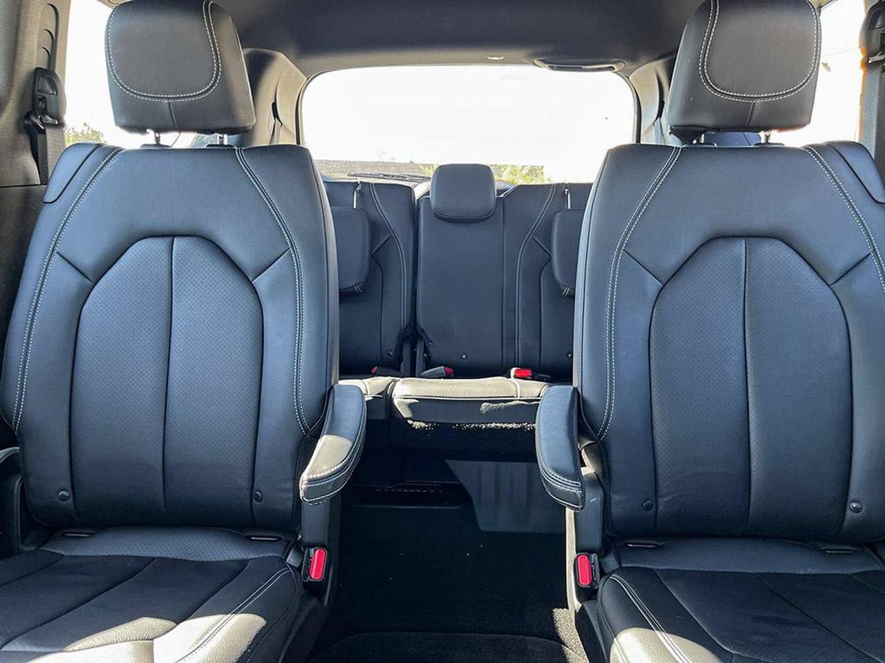 2020 Chrysler Pacifica Launch Edition | Clean Carfax | New Tires | New Brakes | Fully Certified | Great Service History | Photo