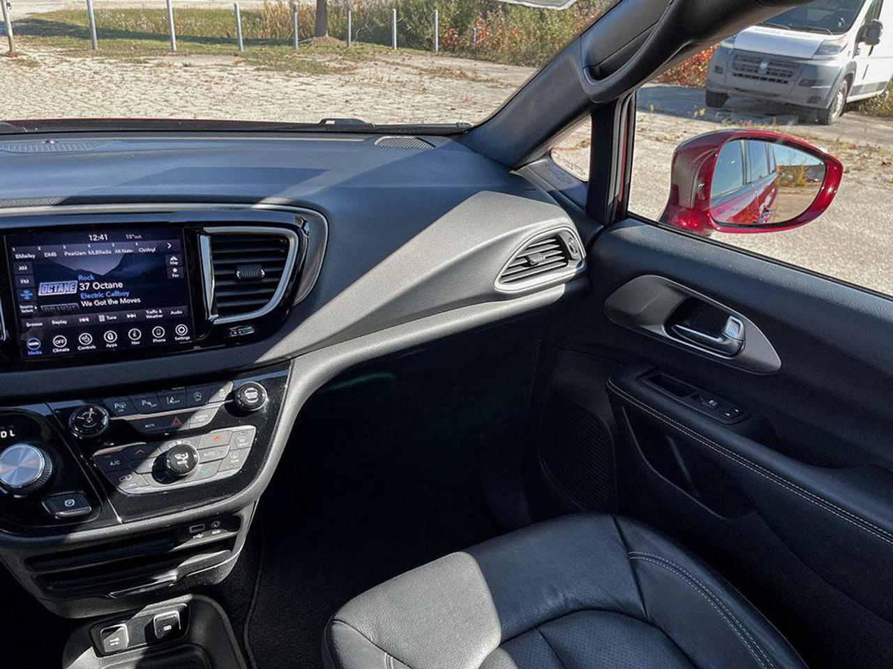 2020 Chrysler Pacifica Launch Edition | Clean Carfax | New Tires | New Brakes | Fully Certified | Great Service History | Photo