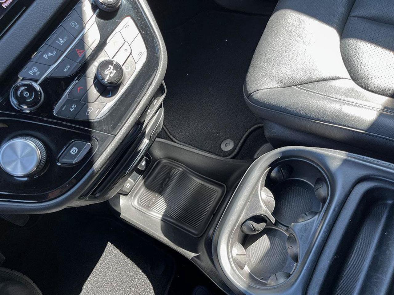 2020 Chrysler Pacifica Launch Edition | Clean Carfax | New Tires | New Brakes | Fully Certified | Great Service History | Photo