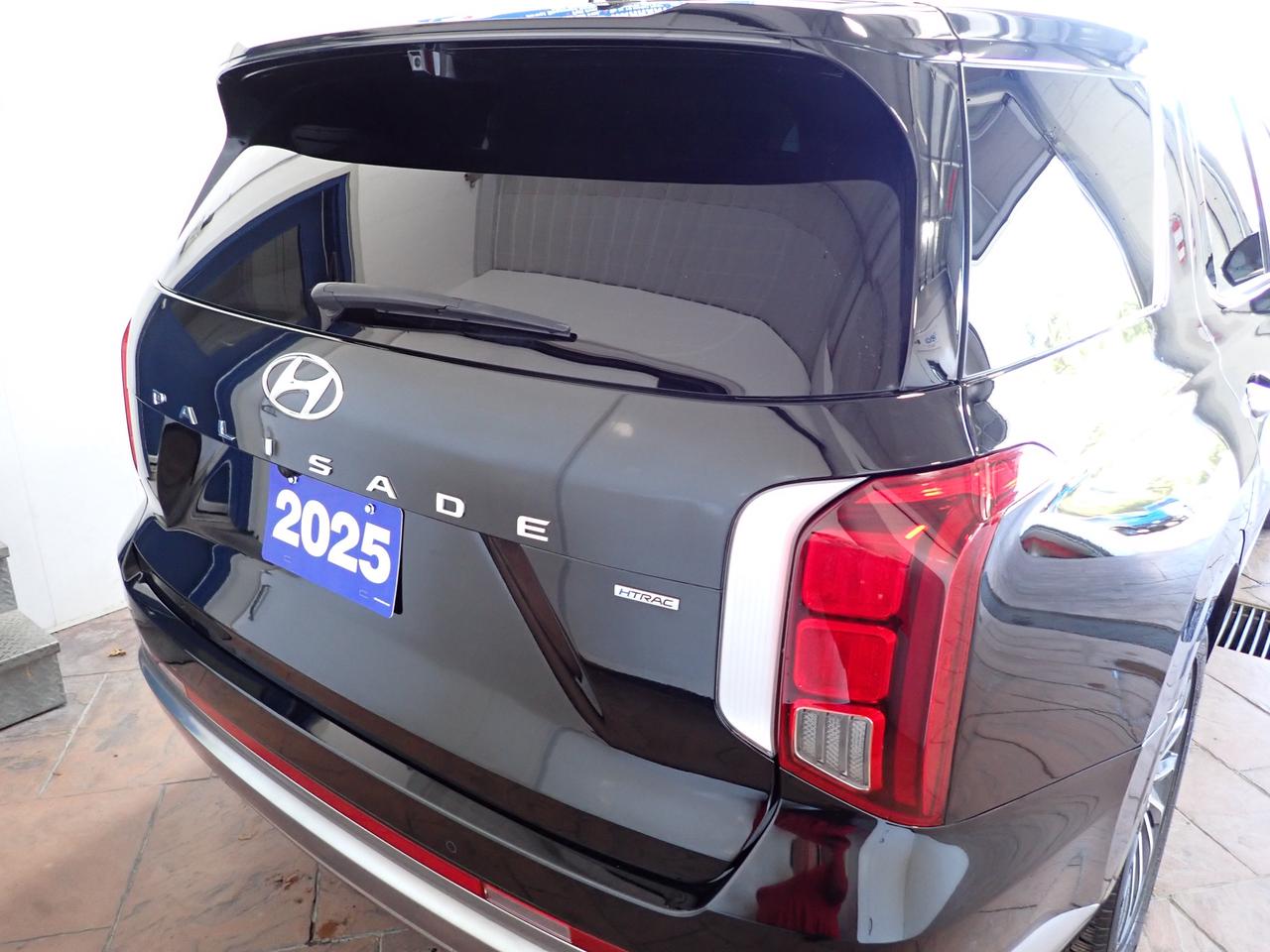 2025 Hyundai PALISADE Ultimate Calligraphy 7-PASS 4WD LEATHER NAVI SUNROOF Photo2