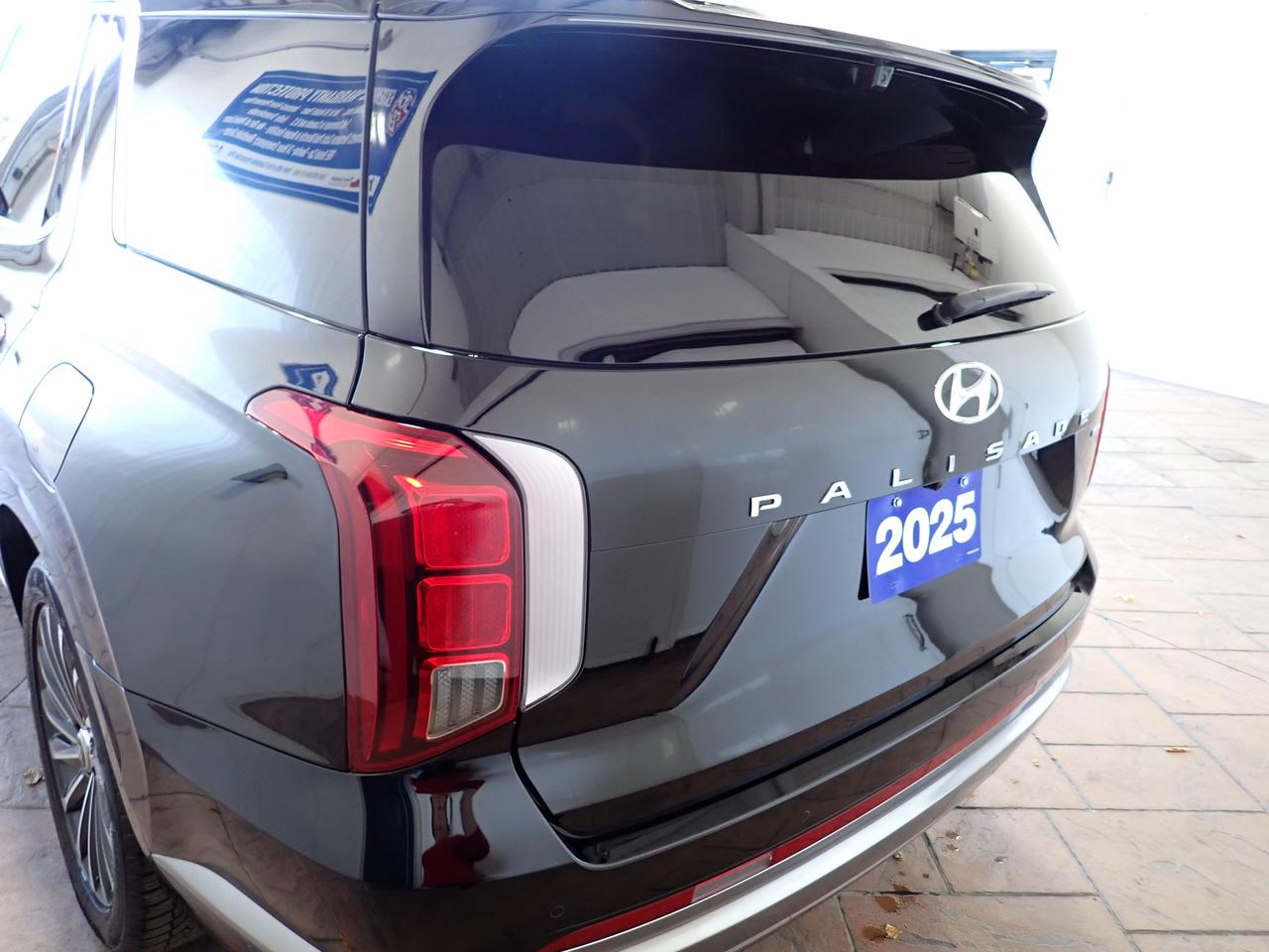 2025 Hyundai PALISADE Ultimate Calligraphy 7-PASS 4WD LEATHER NAVI SUNROOF Photo3