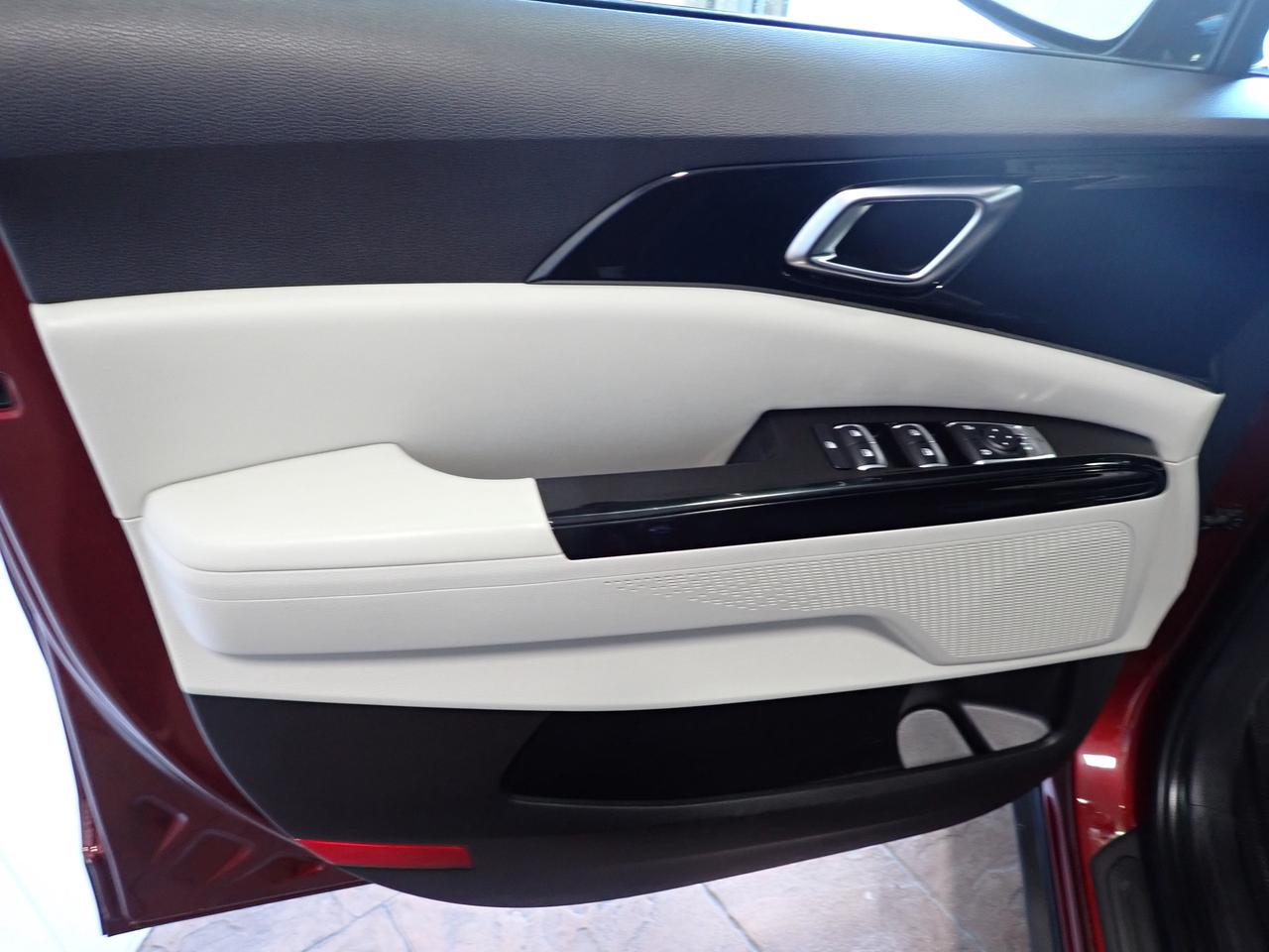 2024 Kia Carnival EX FWD LEATHER NAVI 8 PASS Photo