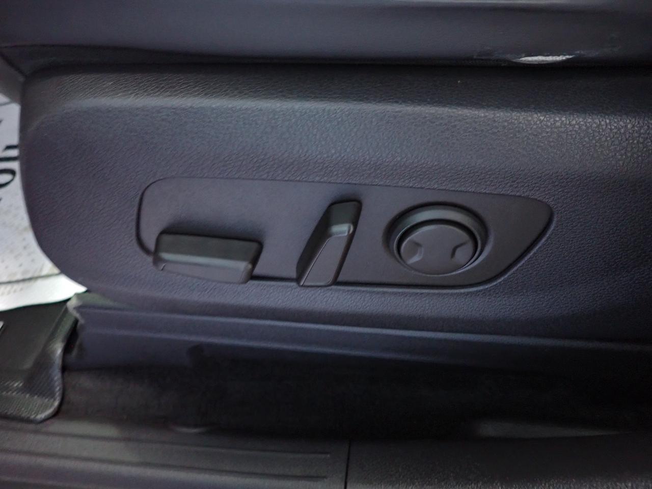 2024 Kia Carnival EX FWD LEATHER NAVI 8 PASS Photo