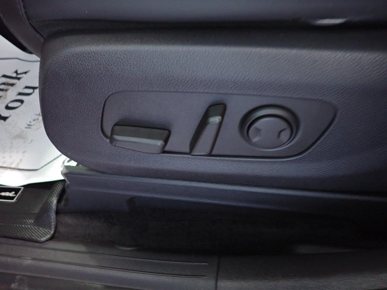 2024 Kia Carnival EX FWD LEATHER NAVI 8 PASS Photo