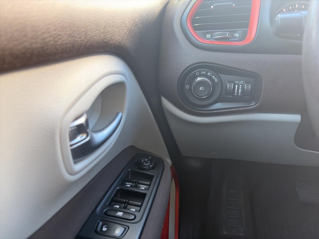 2016 Jeep Renegade North | Blind Spot Monitor | Dual Sunroof | Break Assist & Ant-Lock Breaks | | Photo