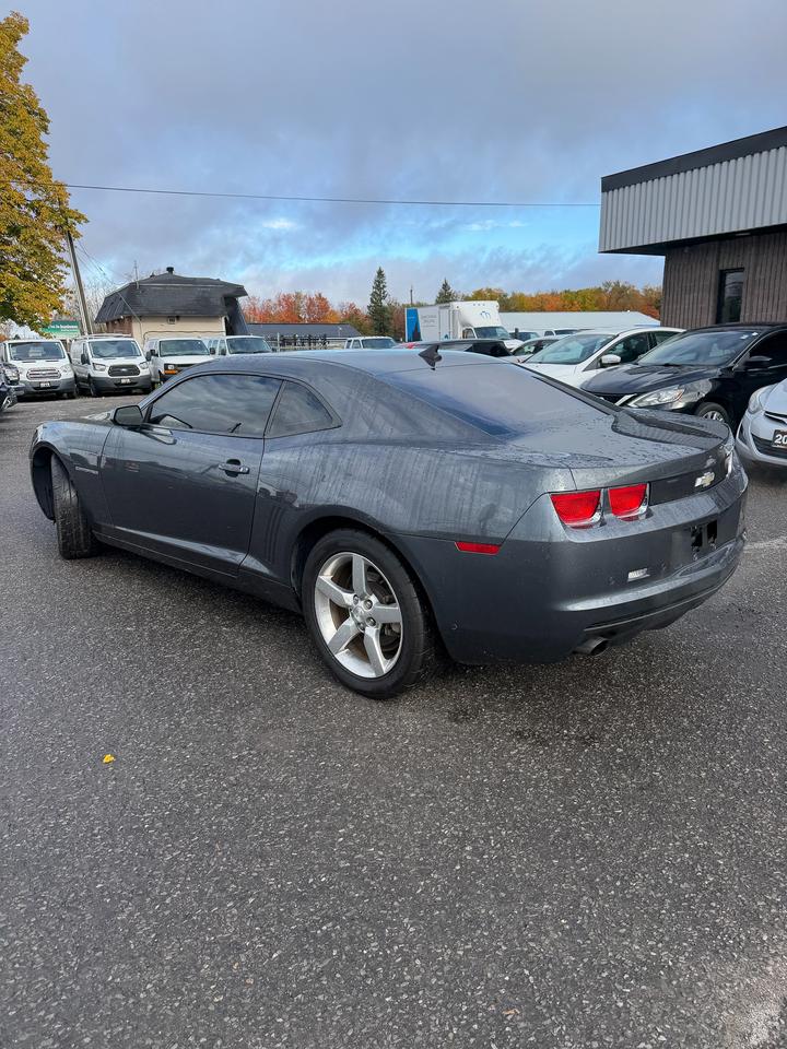 2011 Chevrolet Camaro 2LT Photo2