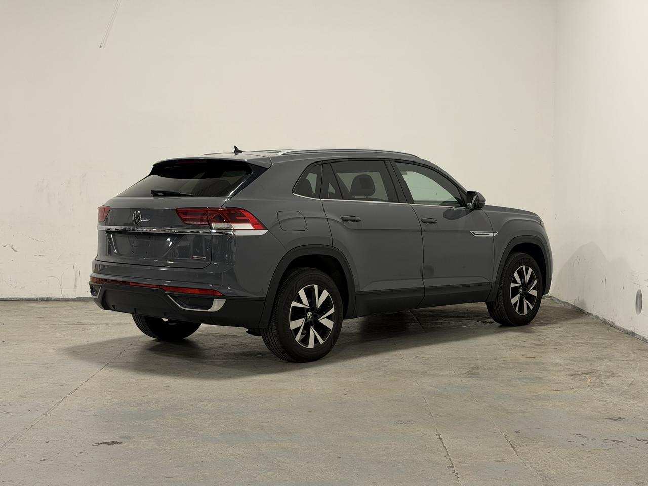 2020 Volkswagen Atlas Cross Sport Trendline Photo3