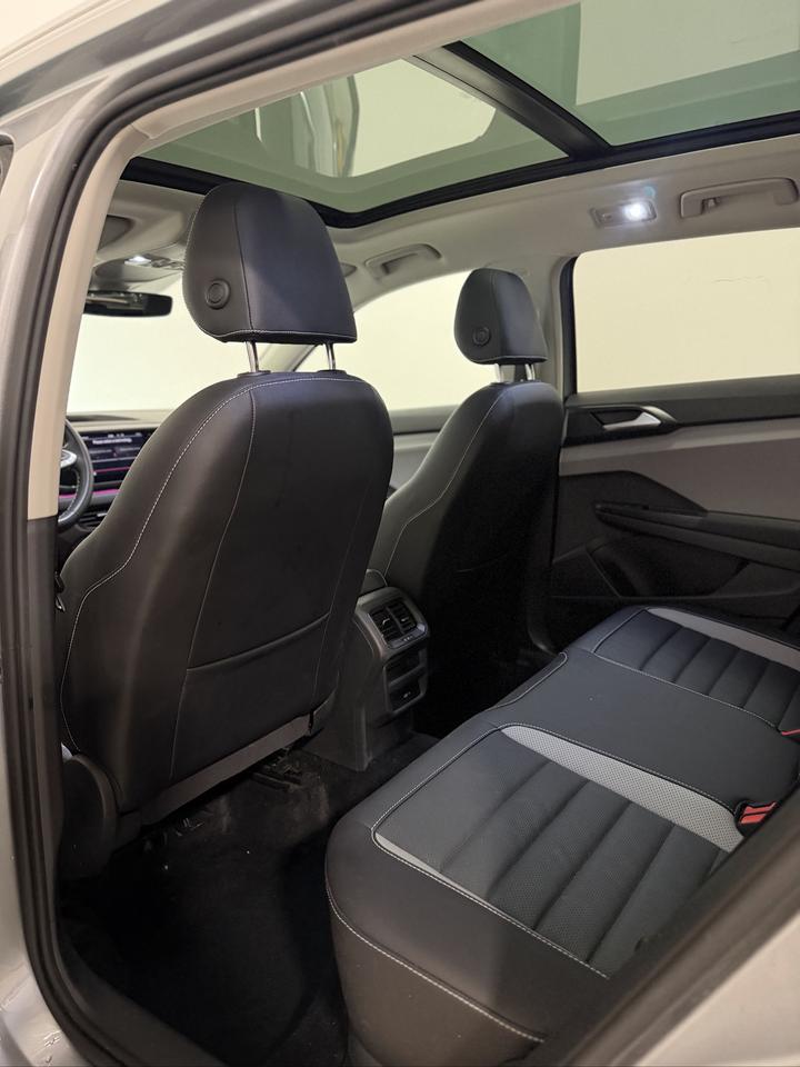 2022 Volkswagen Taos Highline Photo