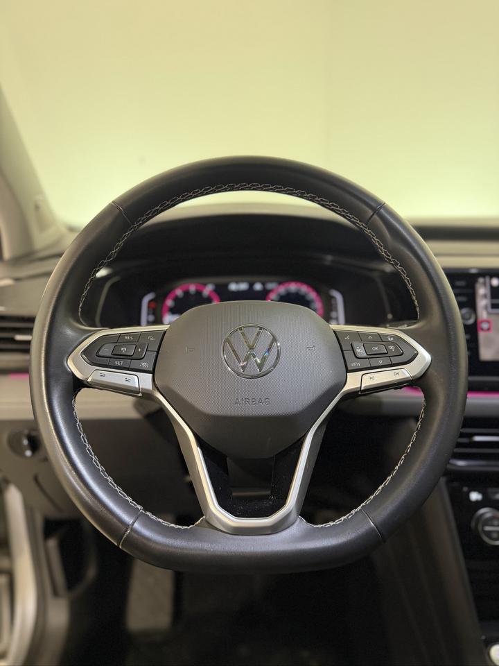 2022 Volkswagen Taos Highline Photo4