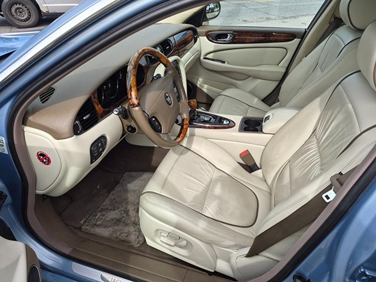2007 Jaguar XJ 4dr Sdn Vanden Plas Photo4