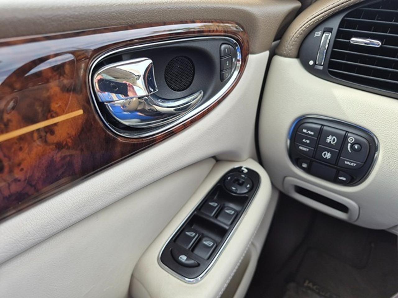 2007 Jaguar XJ 4dr Sdn Vanden Plas Photo