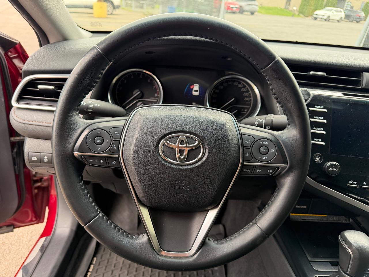 2018 Toyota Camry XLE *FULLY LOADED & CLEAN CARFAX REPORT* Photo