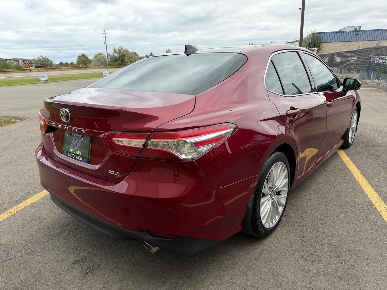 2018 Toyota Camry XLE *FULLY LOADED & CLEAN CARFAX REPORT* Photo4