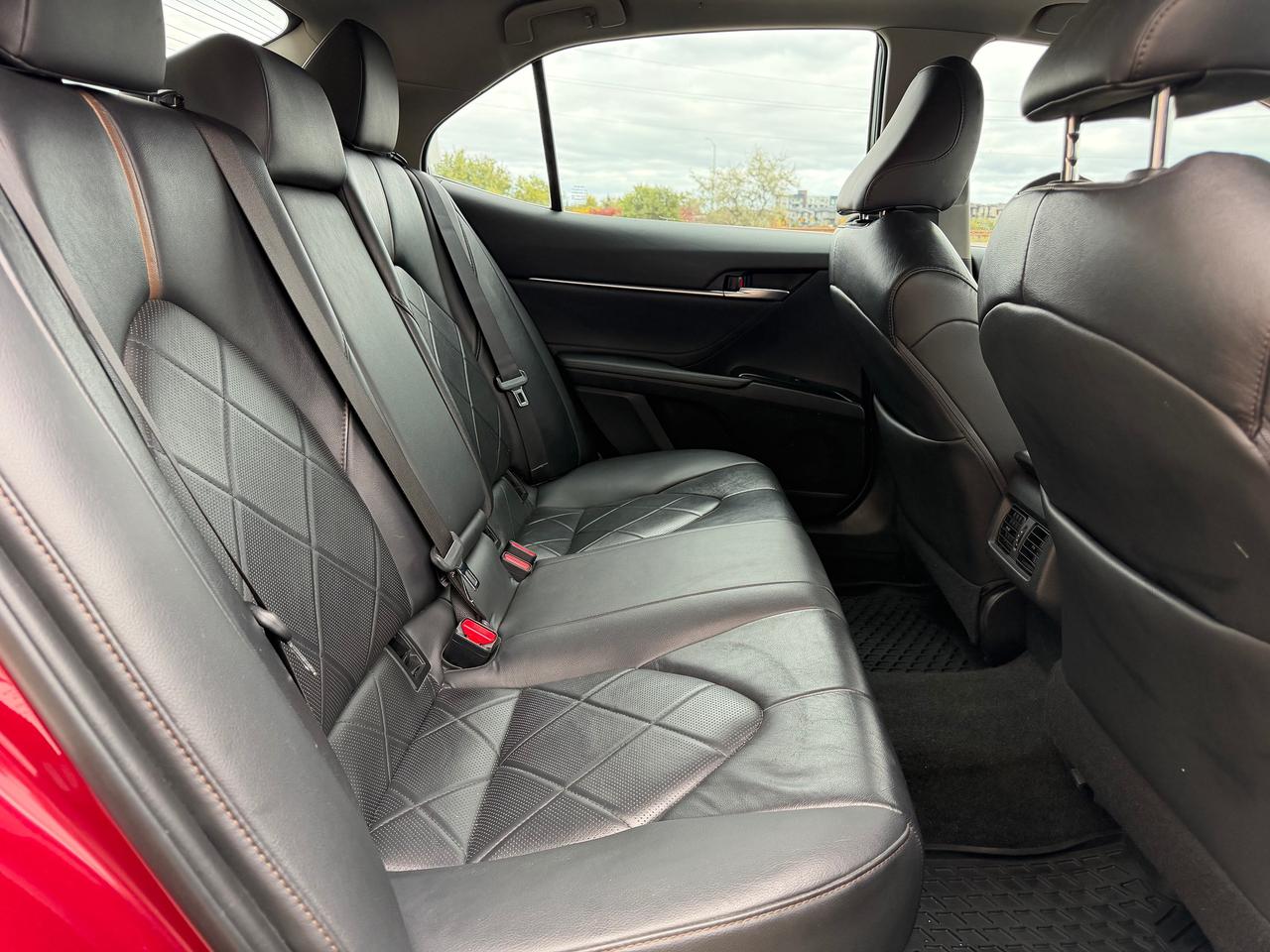 2018 Toyota Camry XLE *FULLY LOADED & CLEAN CARFAX REPORT* Photo